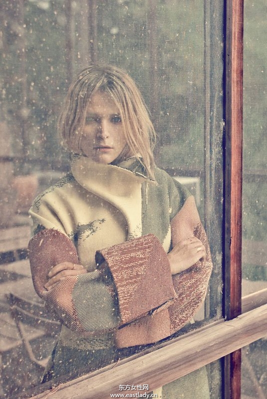 Carmen Kass登《Vogue》旅游专刊 跟大自然来次亲密接触