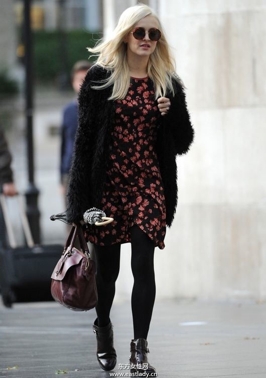 跟明星菲妮科顿学穿衣