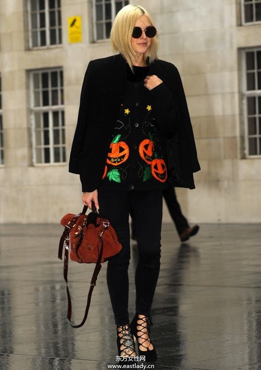 跟明星菲妮科顿学穿衣