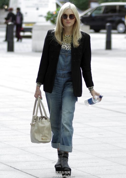 跟明星菲妮科顿学穿衣