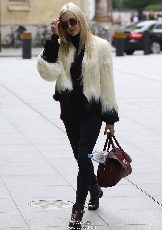 跟明星菲妮科顿学穿衣