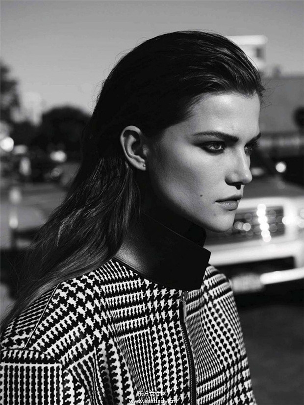 Anja Rubik & Kasia Struss 2013年8月份《Vogue》德国版