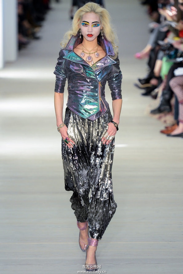 Vivienne Westwood Red Label2013伦敦时装周裙子有范大胆撞色