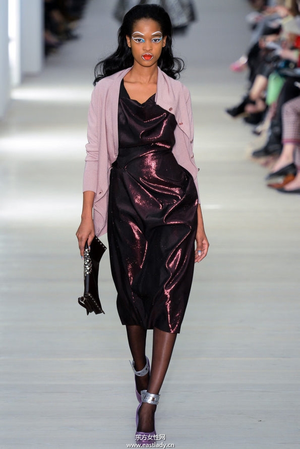 Vivienne Westwood Red Label2013伦敦时装周裙子有范大胆撞色