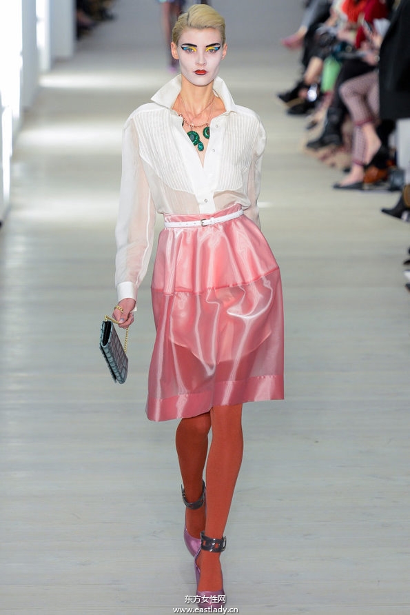 Vivienne Westwood Red Label2013伦敦时装周裙子有范大胆撞色