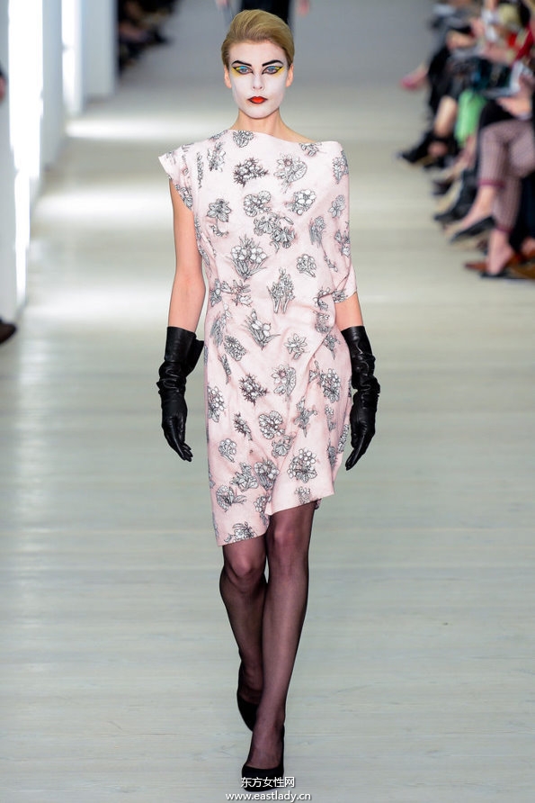Vivienne Westwood Red Label2013伦敦时装周裙子有范大胆撞色