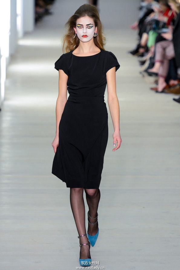 Vivienne Westwood Red Label2013伦敦时装周裙子有范大胆撞色