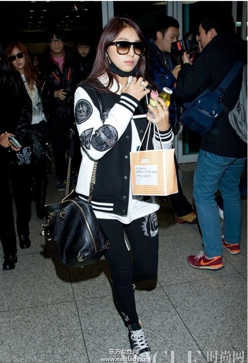 韩国女星全智贤为我们呈现名媛淑女的视觉享受