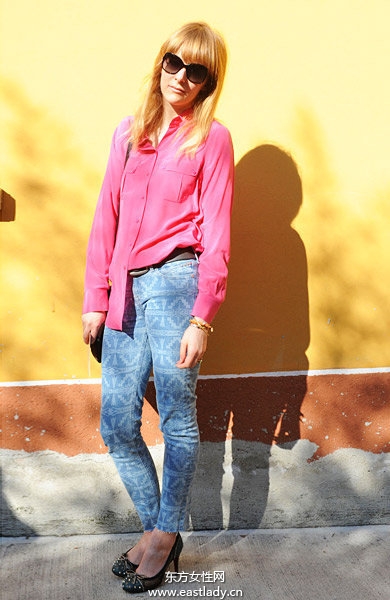 性感牛仔裤巧搭配给你不一样的感觉