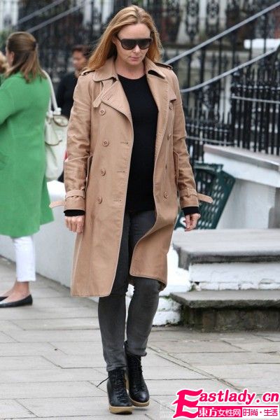 夏日学明星服装搭配穿出个性时尚