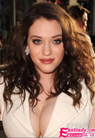 20位大胸欧美女星 巧穿衣露性感