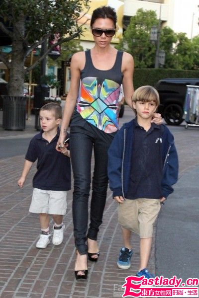 夏日学明星服装搭配穿出个性时尚