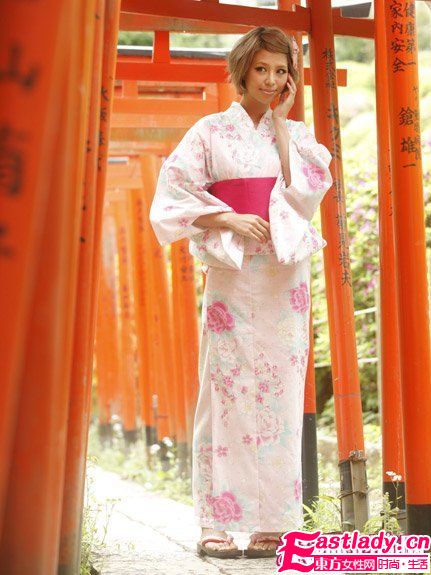 不同花朵图案日本浴衣突出夏日气息