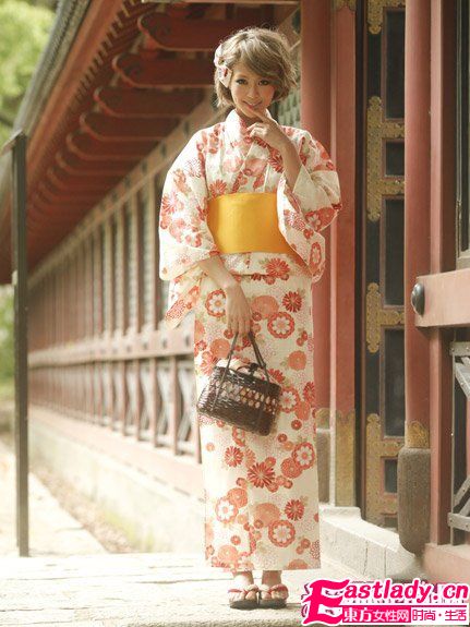不同花朵图案日本浴衣突出夏日气息