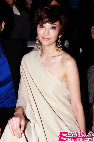 时尚女王范冰冰民族色彩图案短裙Hold住全场