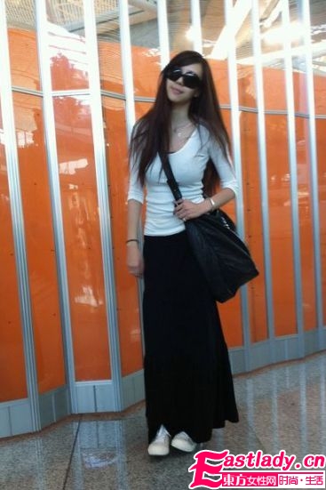 E罩杯女神周韦彤大秀时尚装扮