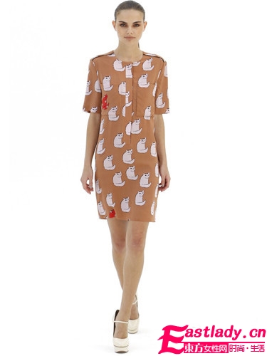 37岁贝嫂卖萌展现充满母性和童真