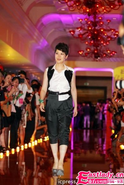 熊黛林西服搭配帅气性感