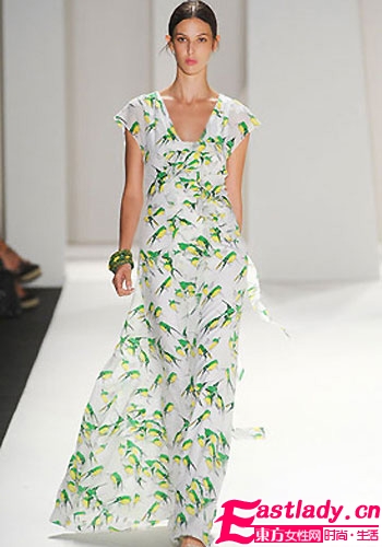 37岁贝嫂卖萌展现充满母性和童真