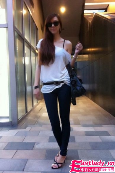 E罩杯女神周韦彤大秀时尚装扮