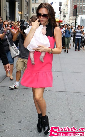 37岁贝嫂卖萌展现充满母性和童真