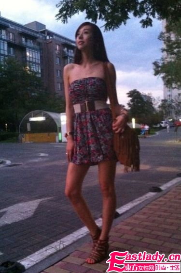 E罩杯女神周韦彤大秀时尚装扮