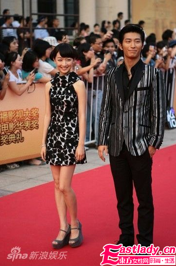 第十四届华表奖星光熠熠  巩俐袁莉两位女明星黑色性感裙亮相红毯