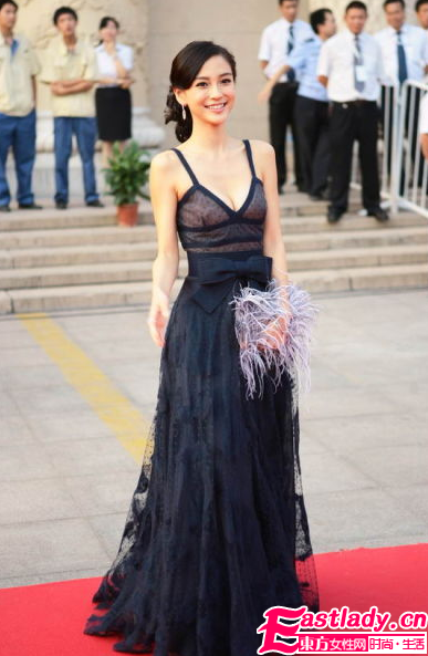 第十四届华表奖星光熠熠  巩俐袁莉两位女明星黑色性感裙亮相红毯
