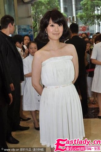 海清裙装演绎性感 简约又大方