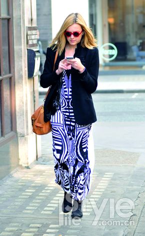 明星时装秀演绎风情人生