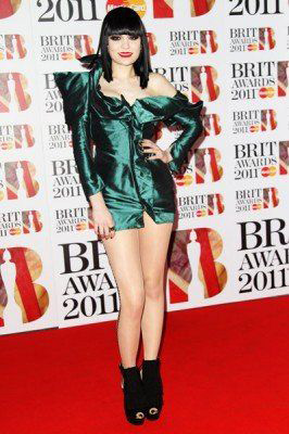 雷人穿法受宠 越怪越艺术