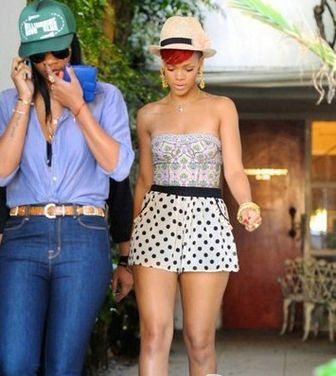 学明星演绎波点复古风 做时尚潮人