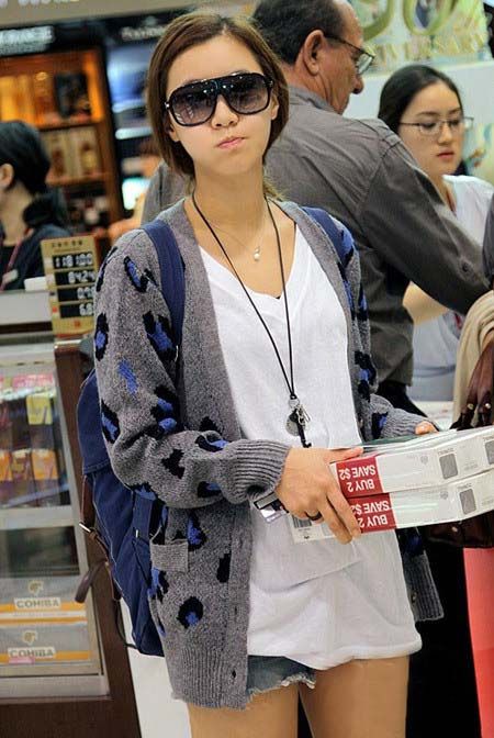 2011最新时尚服装 T恤外套短裤很给力