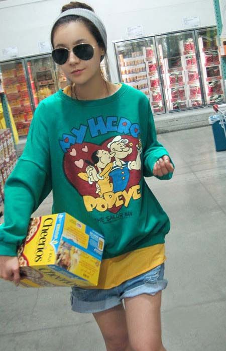 2011最新时尚服装 T恤外套短裤很给力