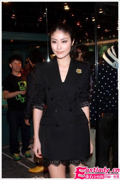 2011早春女明星都爱上帅气西装