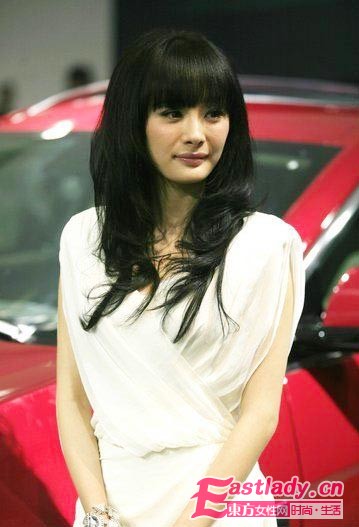 《宫》杨幂春季时尚打扮 引领流行风