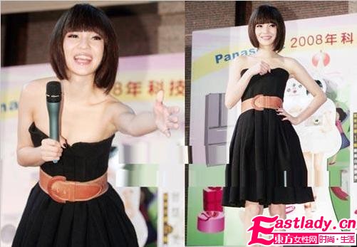 女星模特礼服滑落走光 意外or有意