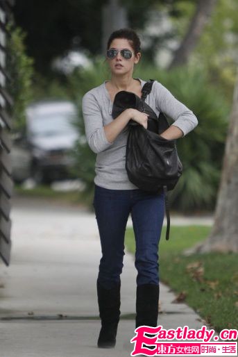 好莱坞女星大爱牛仔裤 美腿修型正好穿