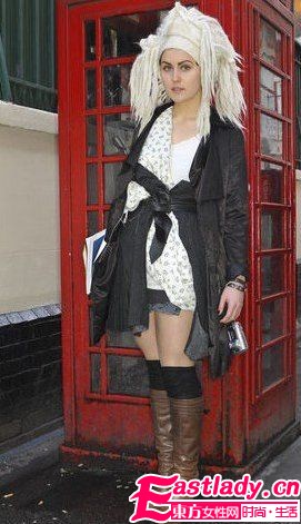 明星装嫩必杀技 中长袜强势回潮