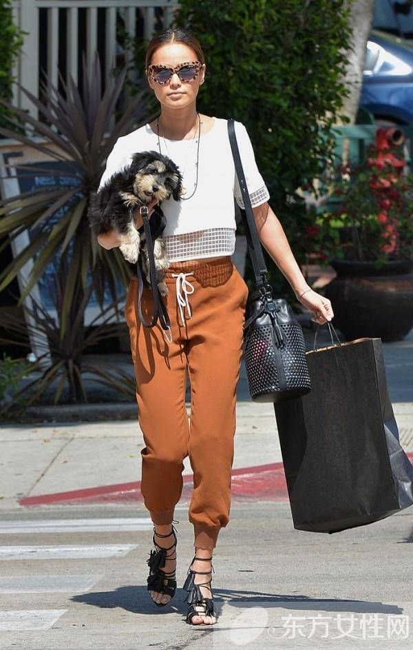 时尚单品运动裤 搭配妙招穿出自己的个性来