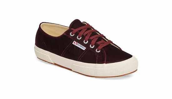 这个冬季你最不能错过的12款天鹅绒鞋子