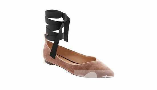 这个冬季你最不能错过的12款天鹅绒鞋子