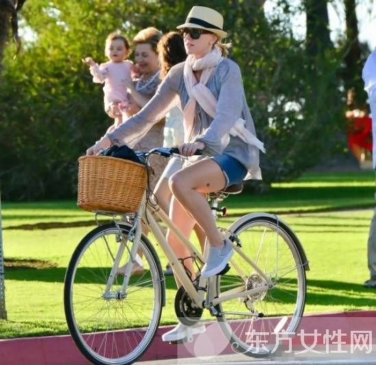 太阳帽学着这么搭 造型瞬间时髦起来