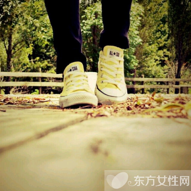 女生帆布鞋搭配经 一双帆布鞋穿出各种范