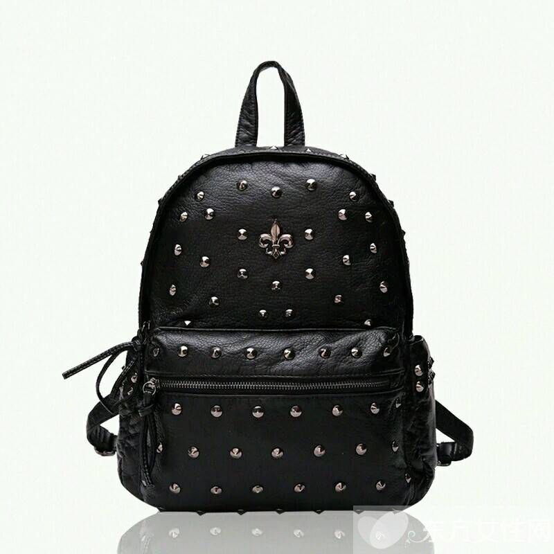 双肩包包潮流时尚搭 任你畅游于街头