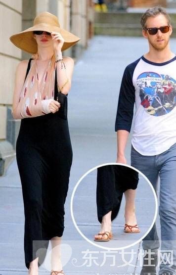 好莱坞女星也爱它 平底凉鞋搭上长裙真是美极了