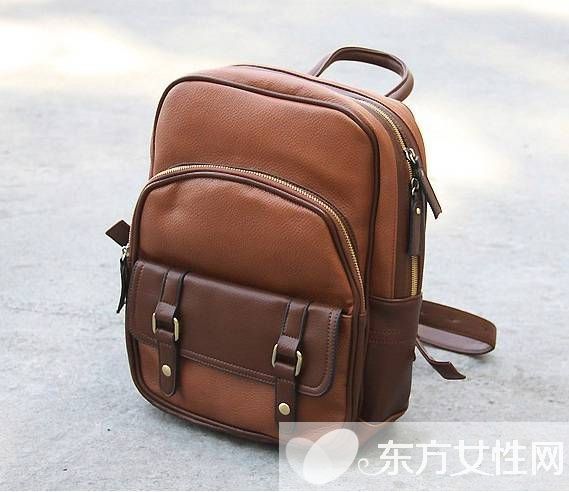 双肩包包潮流时尚搭 任你畅游于街头