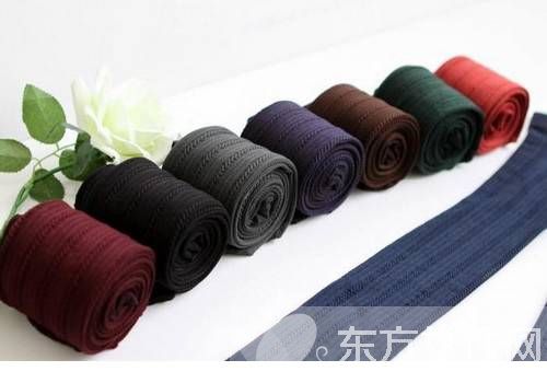 时尚彩袜穿搭技巧 穿出极致纤长大美腿