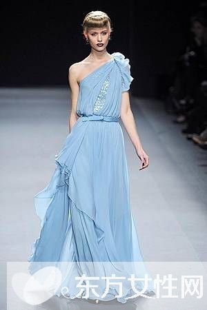 2016新款小礼服搭配图 气质优雅性感十足