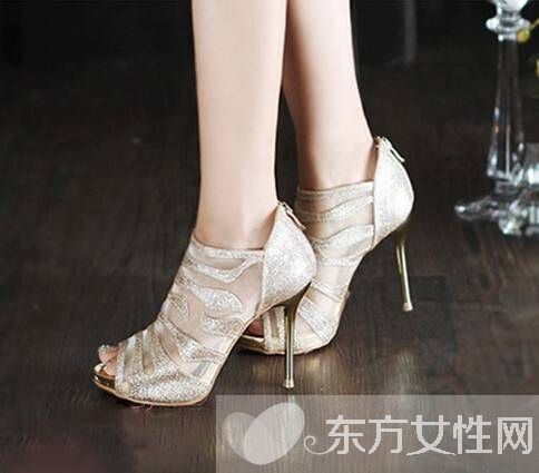 2016最受欢迎时尚高跟凉鞋 看了都忍不住想穿上它